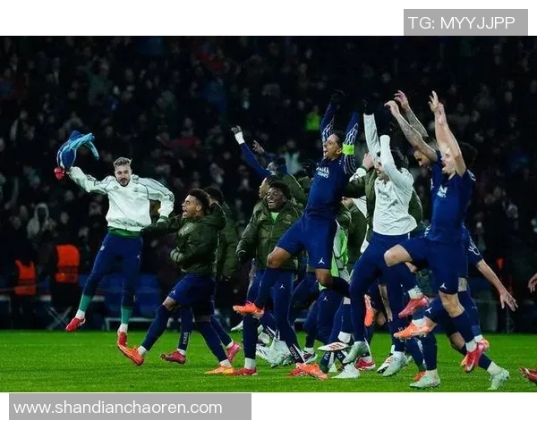 皇马在主场以三比一战胜热刺展现强大实力与团队默契